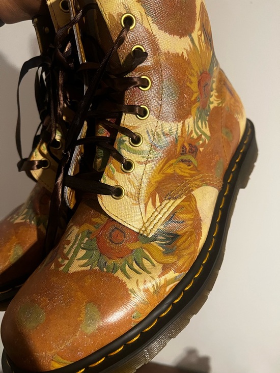 Dr. Martens Tan Leather Lace-Up Boots with Gold Hardware - Picture 4 of 10